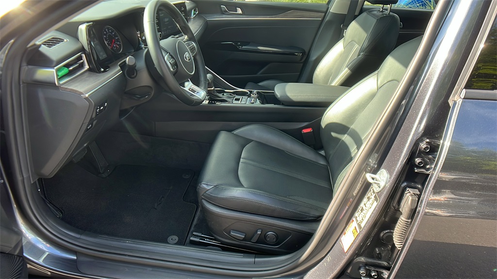 Vehicle image 14 of 32