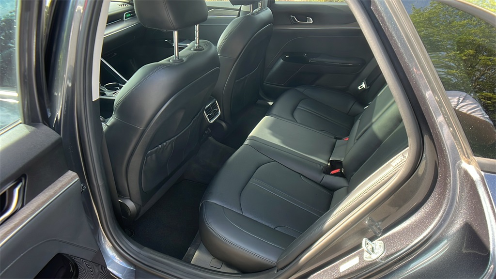 Vehicle image 12 of 32