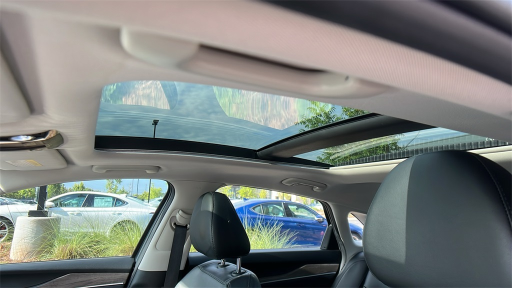 Vehicle image 18 of 32