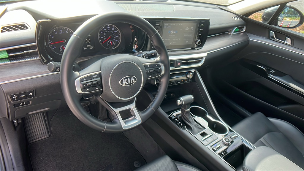 Vehicle image 16 of 32
