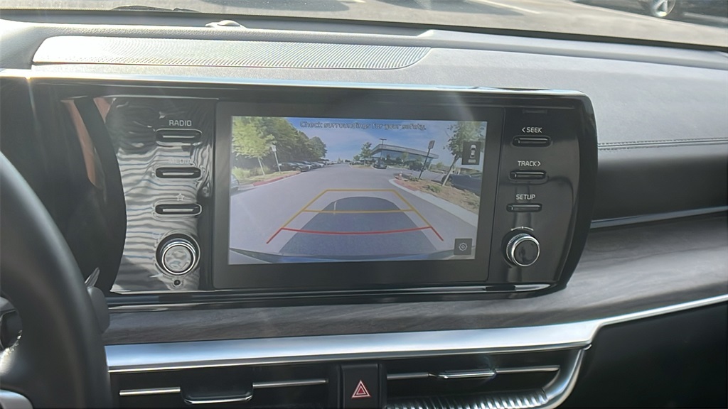 Vehicle image 23 of 32