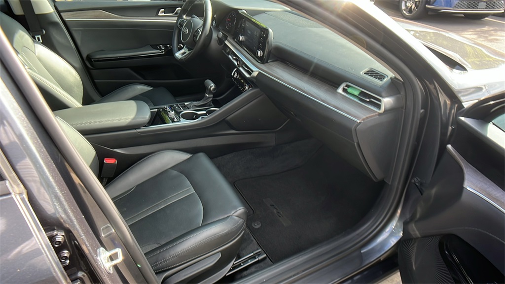 Vehicle image 15 of 32