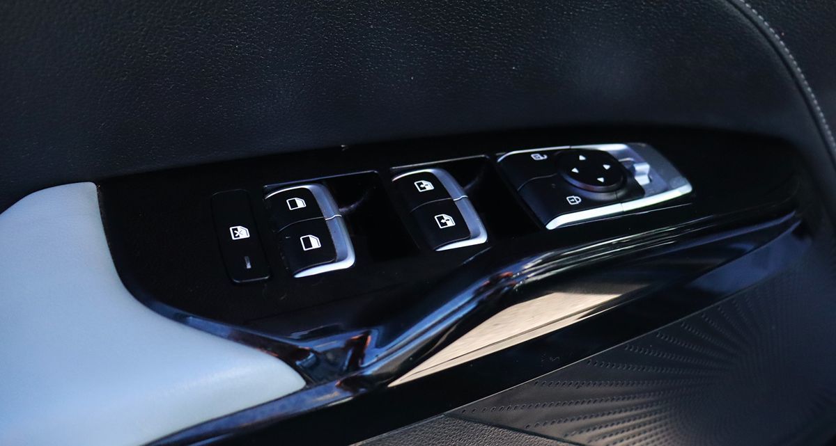 Vehicle image 36 of 59