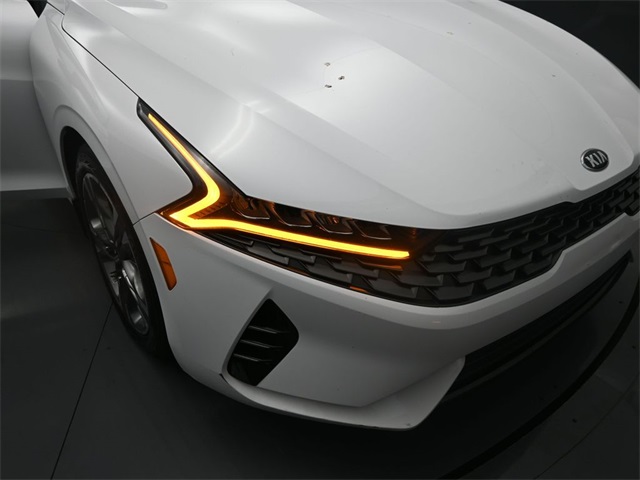 Vehicle image 27 of 32