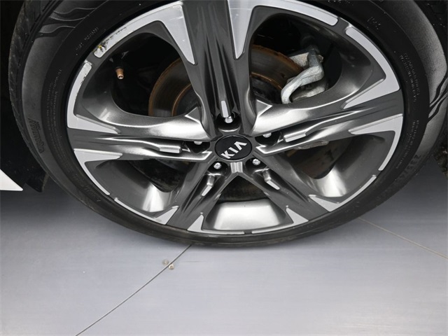Vehicle image 13 of 32