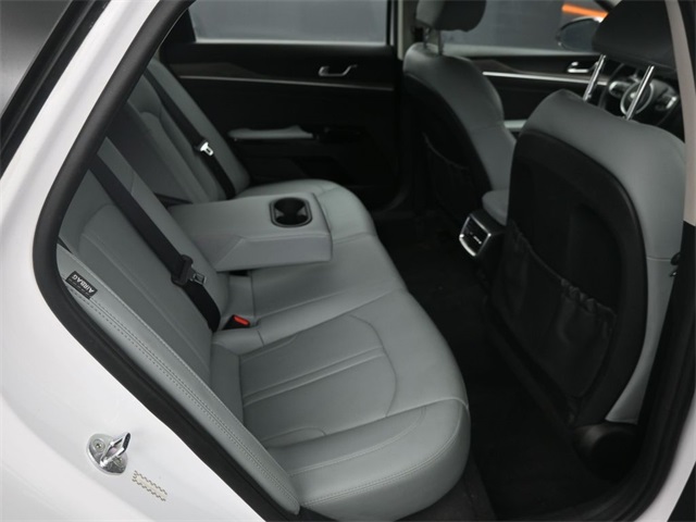 Vehicle image 15 of 32