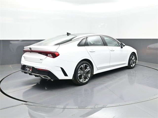 Vehicle image 7 of 32