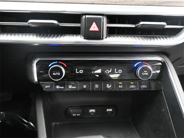 Vehicle image 28 of 32