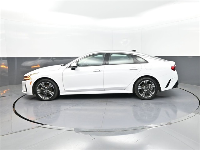 Vehicle image 10 of 32