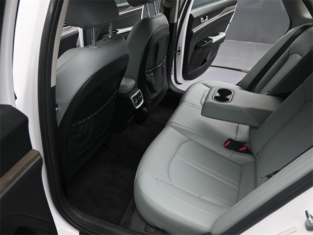 Vehicle image 17 of 32