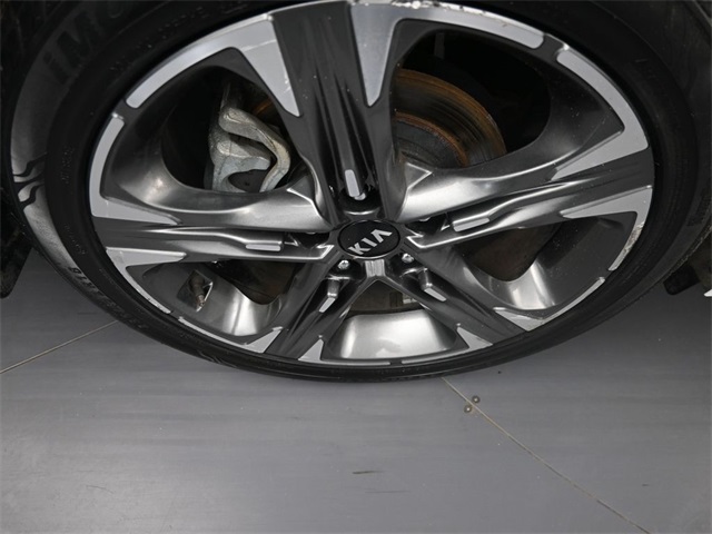 Vehicle image 14 of 32
