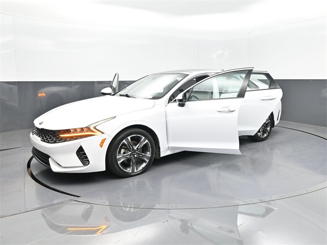 Vehicle image 2 of 32