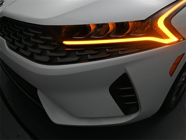 Vehicle image 26 of 32