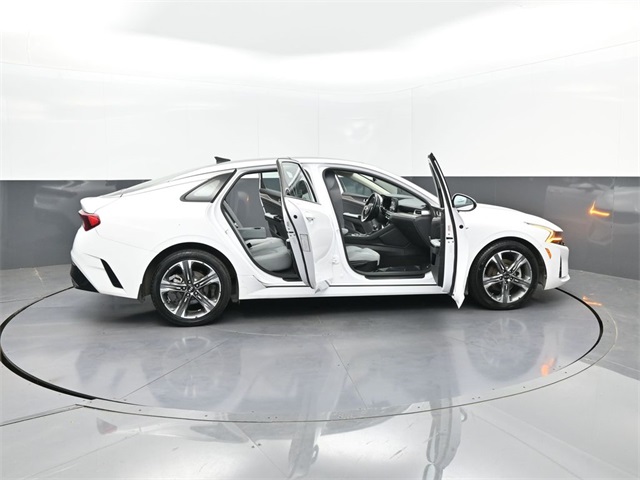 Vehicle image 21 of 32