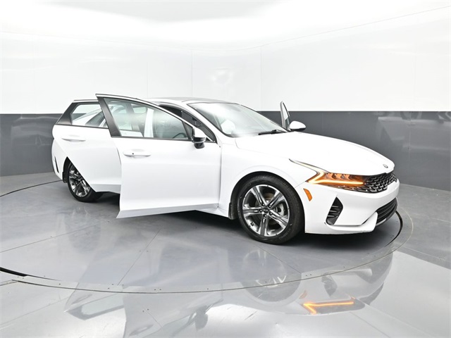 Vehicle image 5 of 32