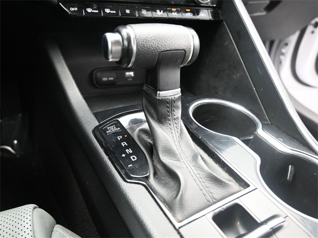 Vehicle image 24 of 32