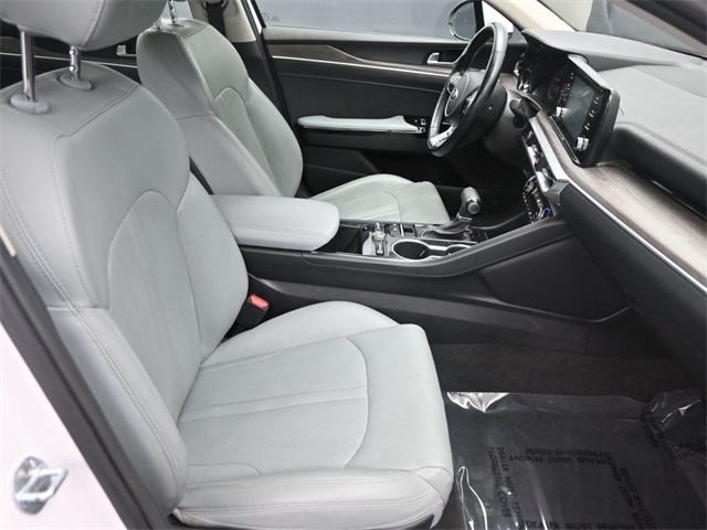 Vehicle image 16 of 32