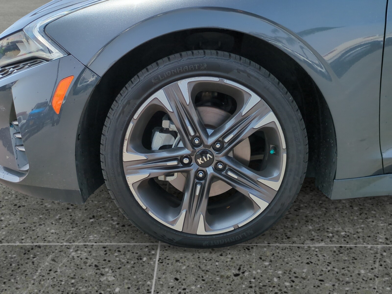 Vehicle image 14 of 16