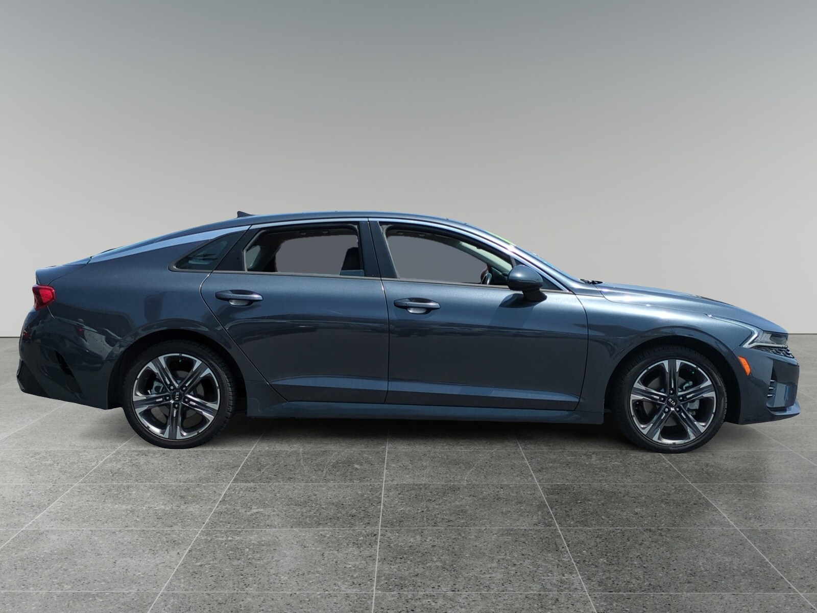Vehicle image 4 of 16