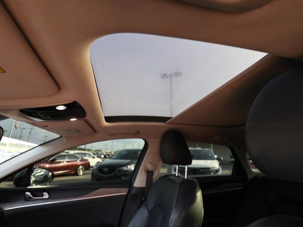 Vehicle image 14 of 25