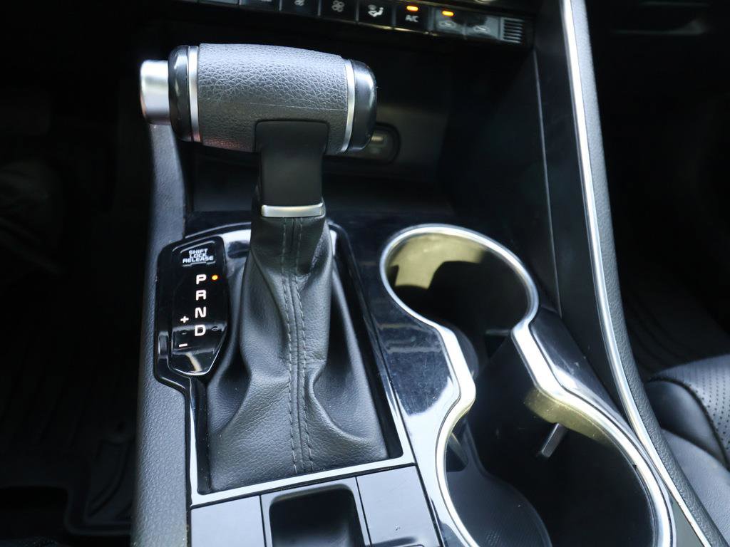 Vehicle image 19 of 25