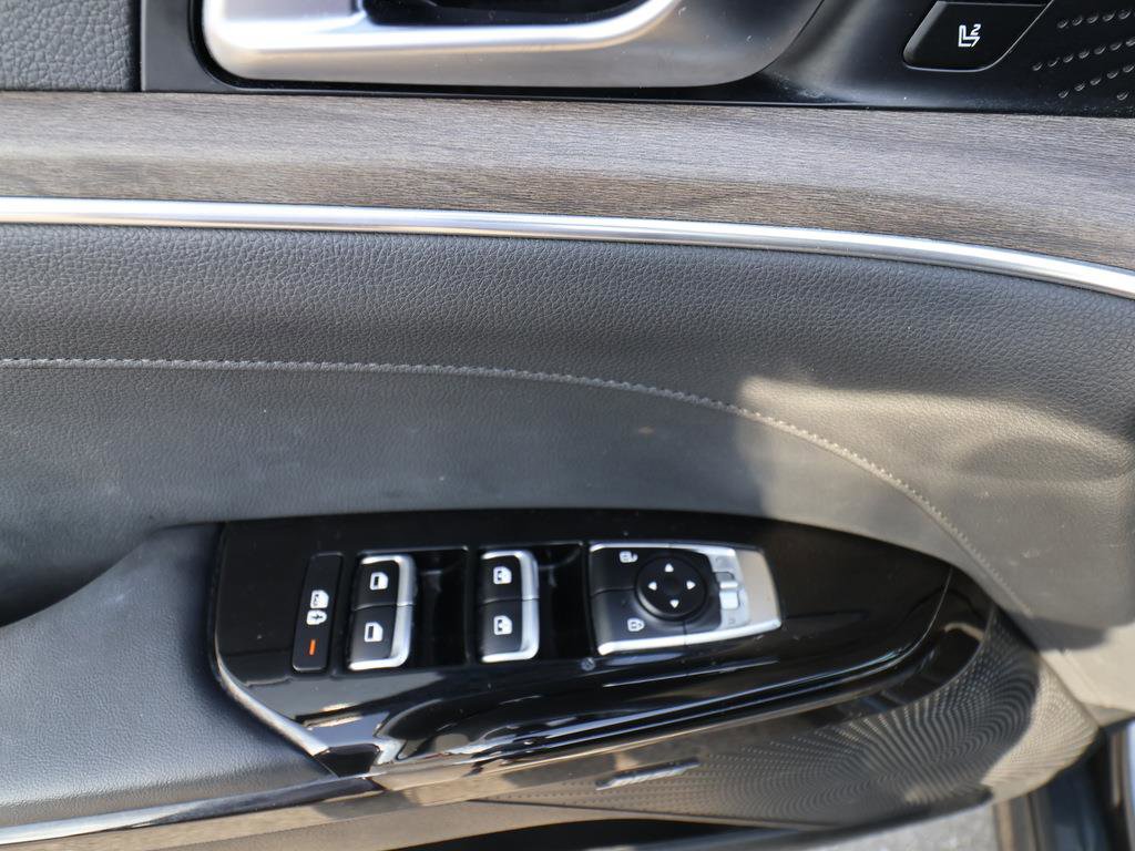 Vehicle image 9 of 25