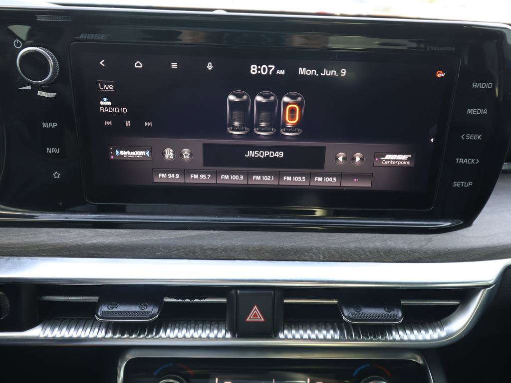 Vehicle image 21 of 25