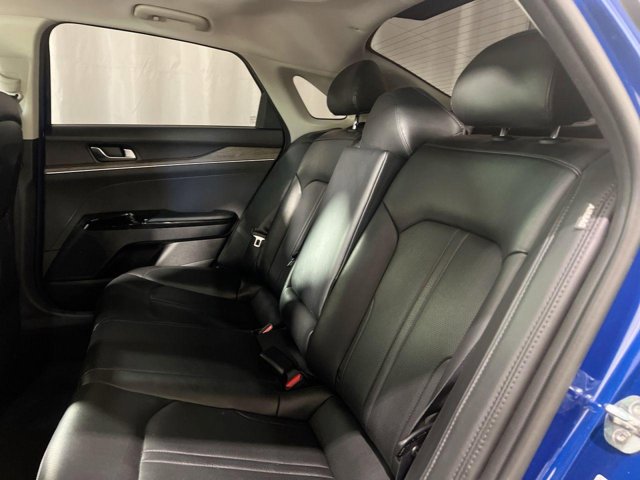 Vehicle image 21 of 26