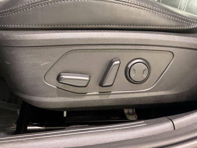 Vehicle image 19 of 26