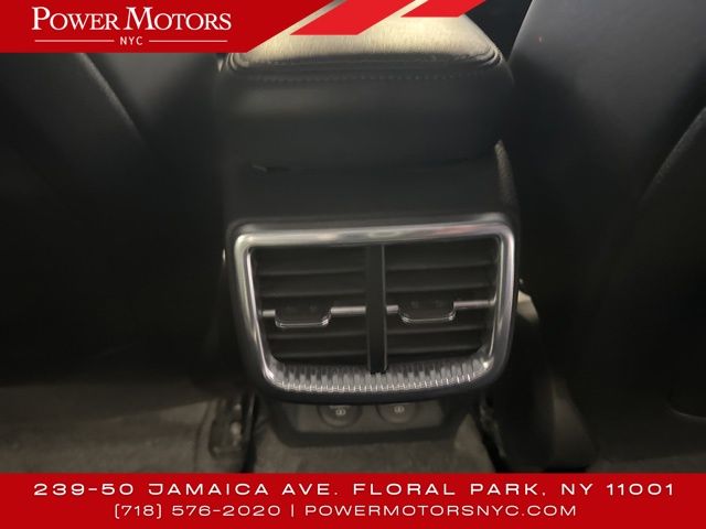 Vehicle image 32 of 46