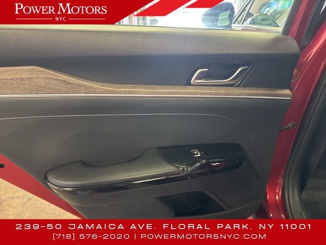 Vehicle image 27 of 46