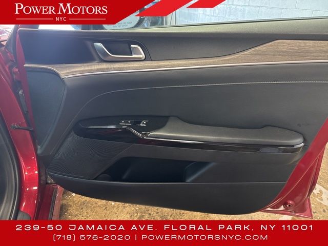 Vehicle image 25 of 46