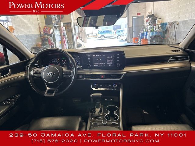 Vehicle image 17 of 46