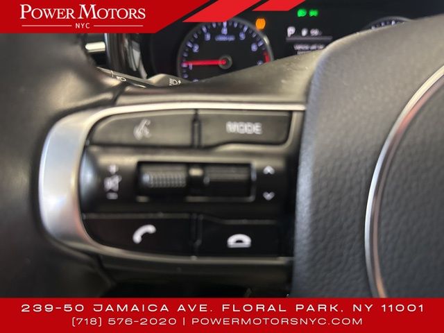 Vehicle image 31 of 46