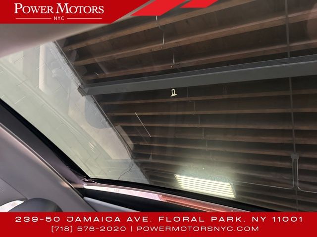 Vehicle image 33 of 46