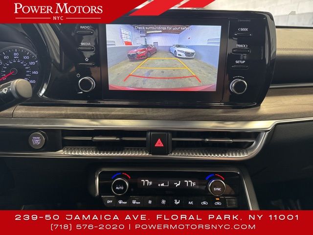 Vehicle image 21 of 46