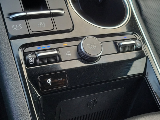 Vehicle image 24 of 30