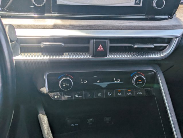 Vehicle image 23 of 31