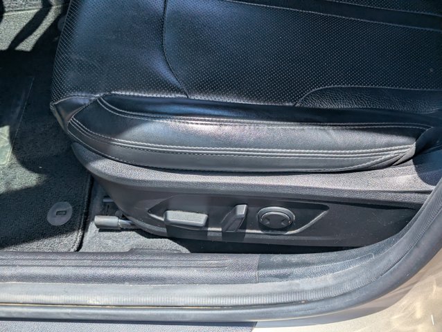 Vehicle image 19 of 31