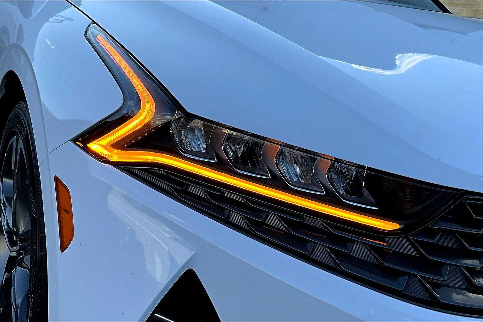 Vehicle image 27 of 29