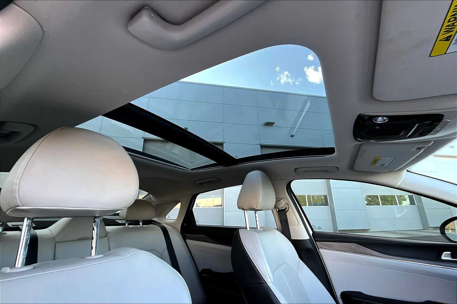 Vehicle image 26 of 29