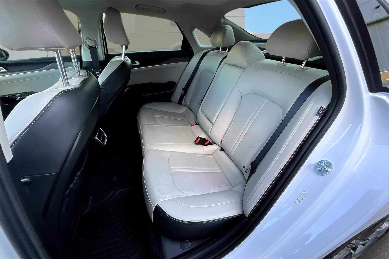 Vehicle image 13 of 29