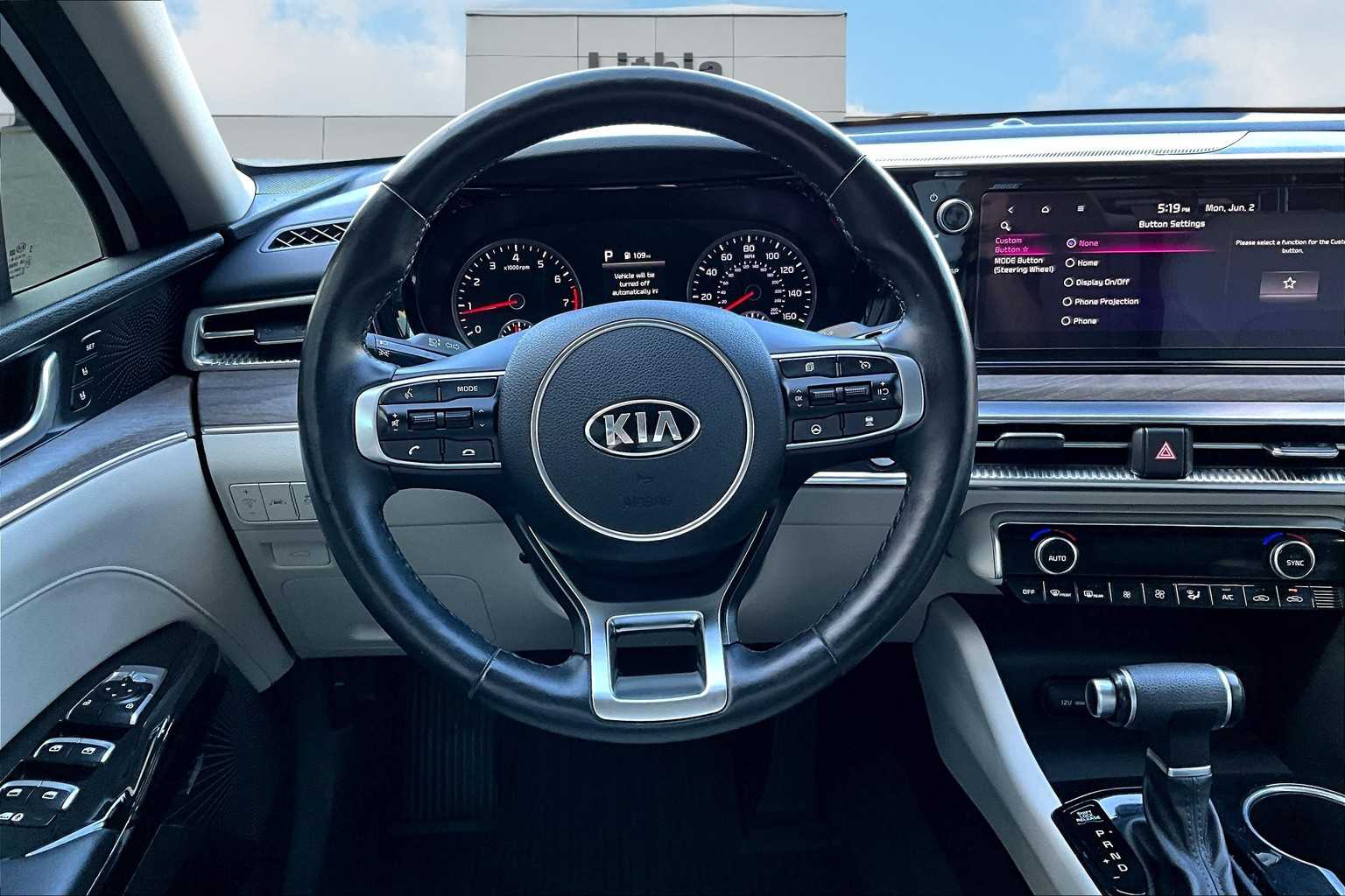 Vehicle image 14 of 29