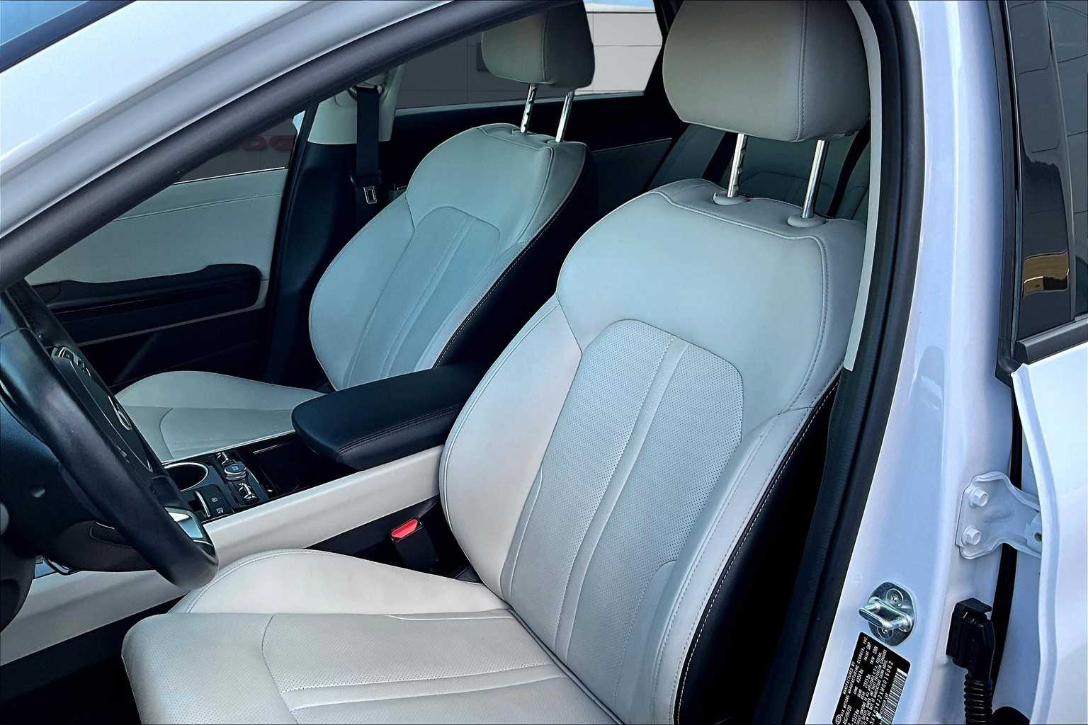 Vehicle image 12 of 29