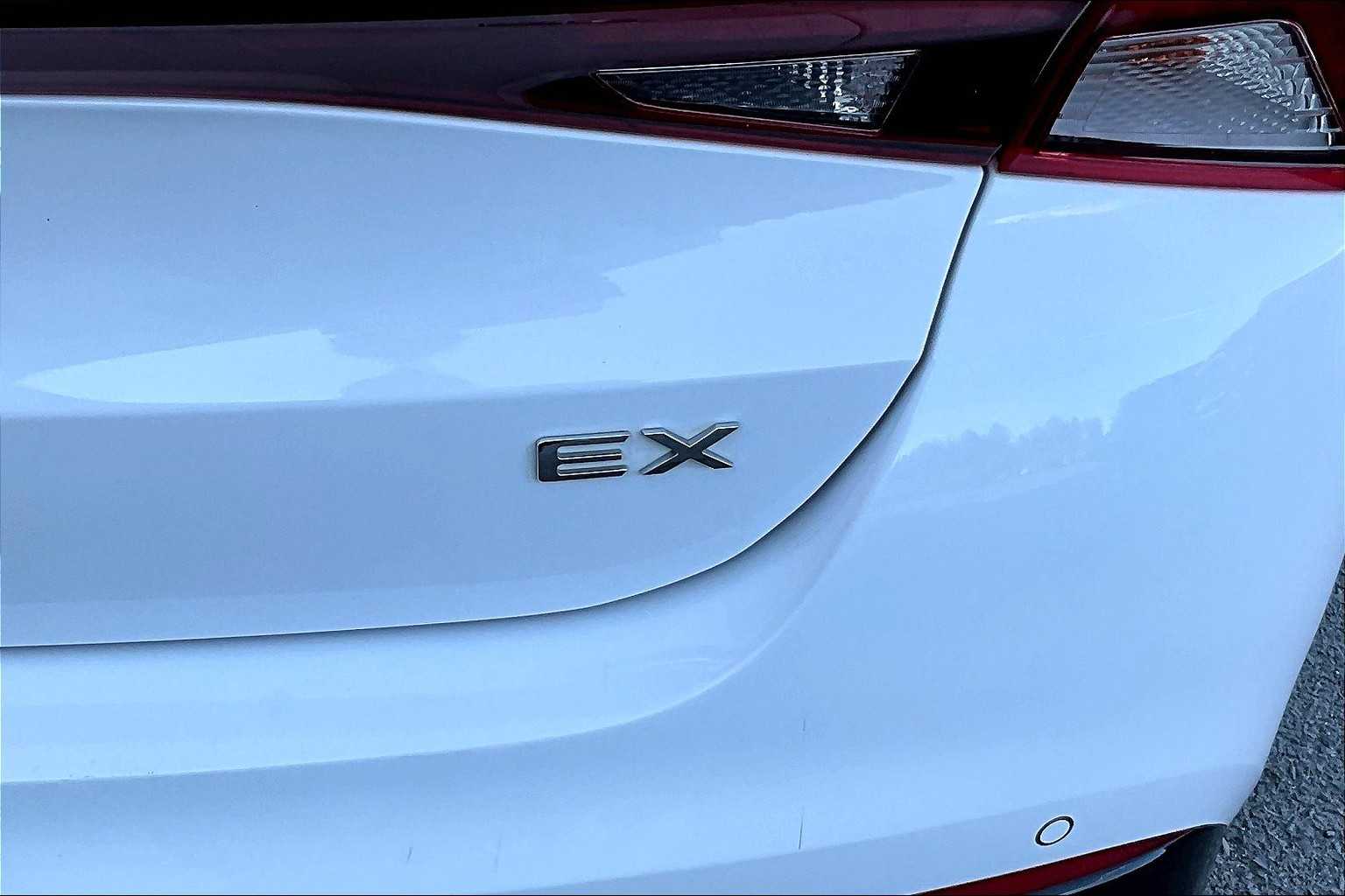 Vehicle image 8 of 29