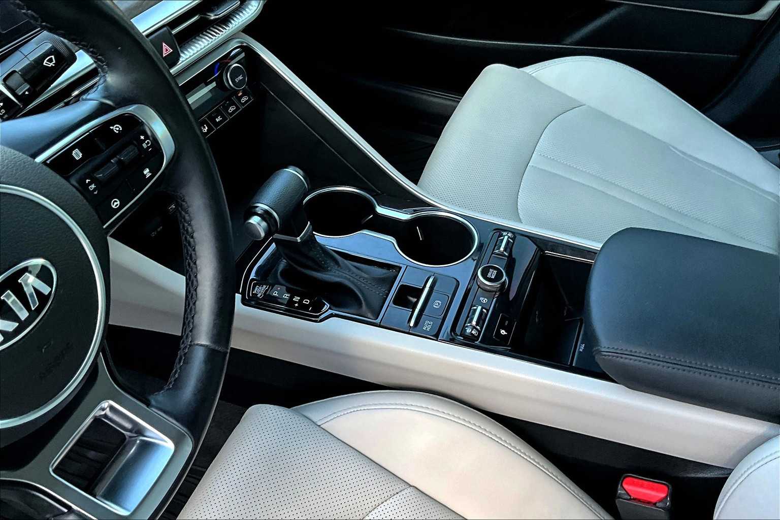 Vehicle image 16 of 29