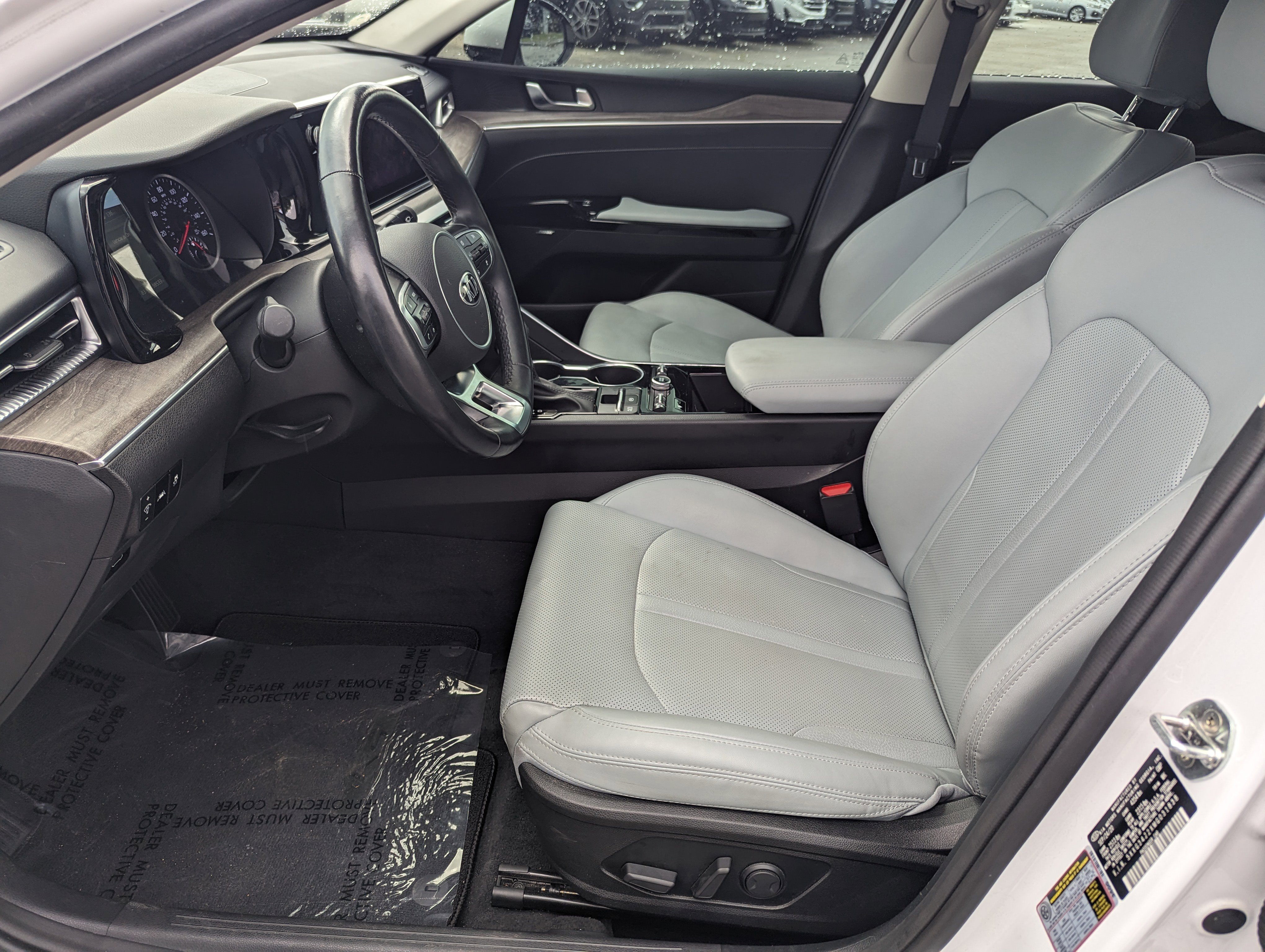 Vehicle image 27 of 30