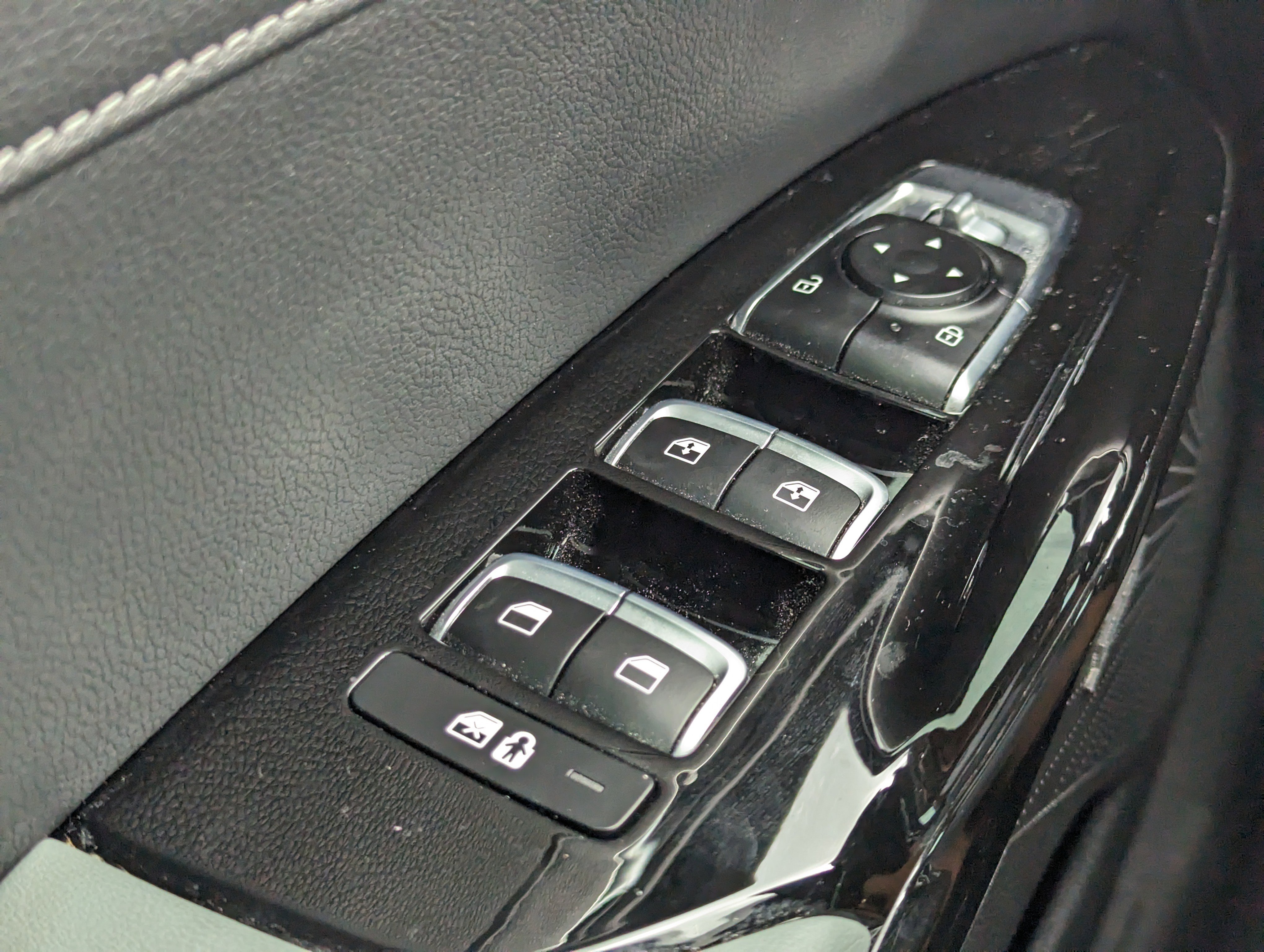 Vehicle image 19 of 30