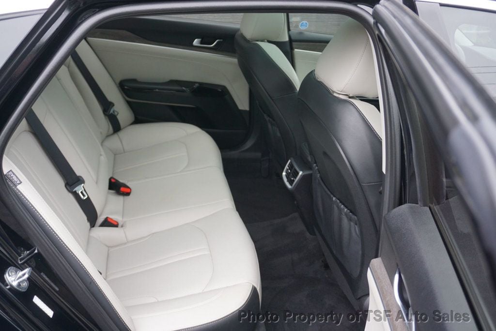 Vehicle image 17 of 50