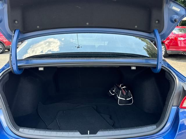 Vehicle image 11 of 25
